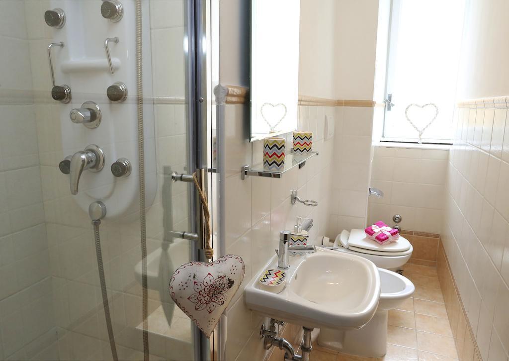 רומא Caracciolo Guest House חדר תמונה