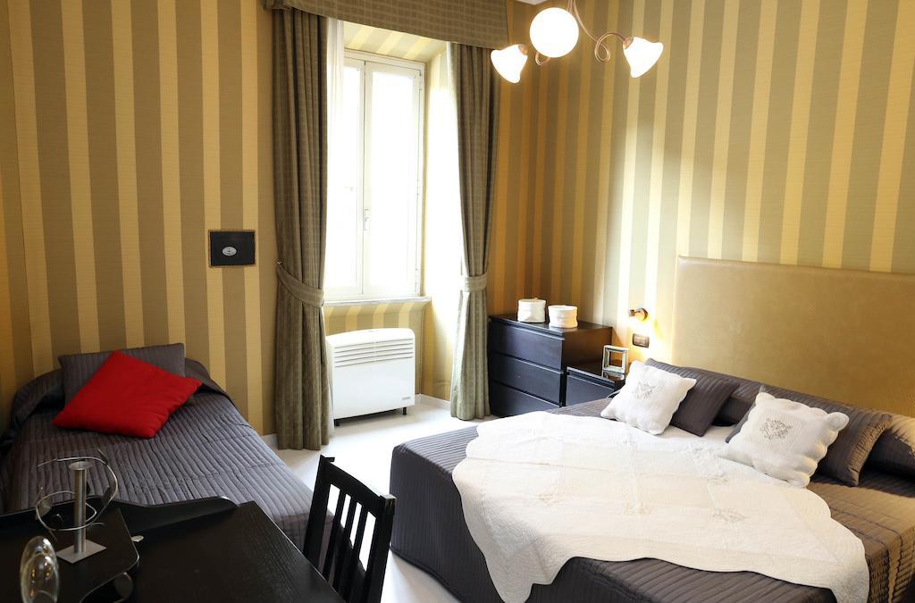 רומא Caracciolo Guest House חדר תמונה