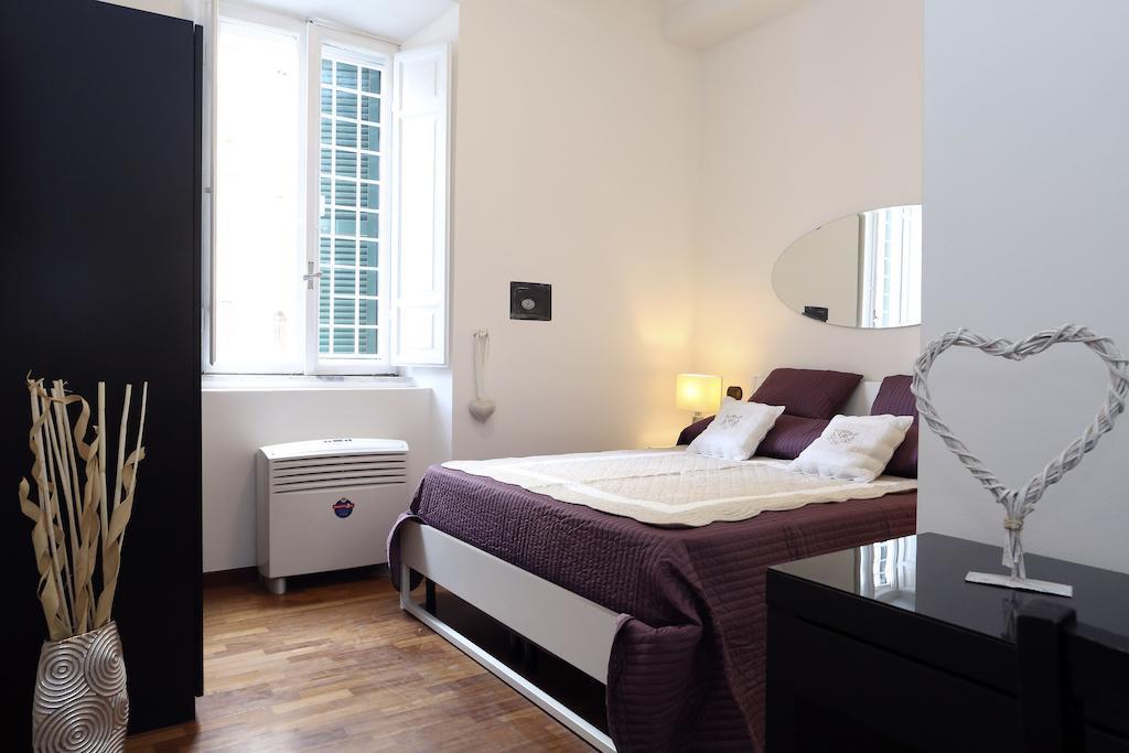 רומא Caracciolo Guest House חדר תמונה